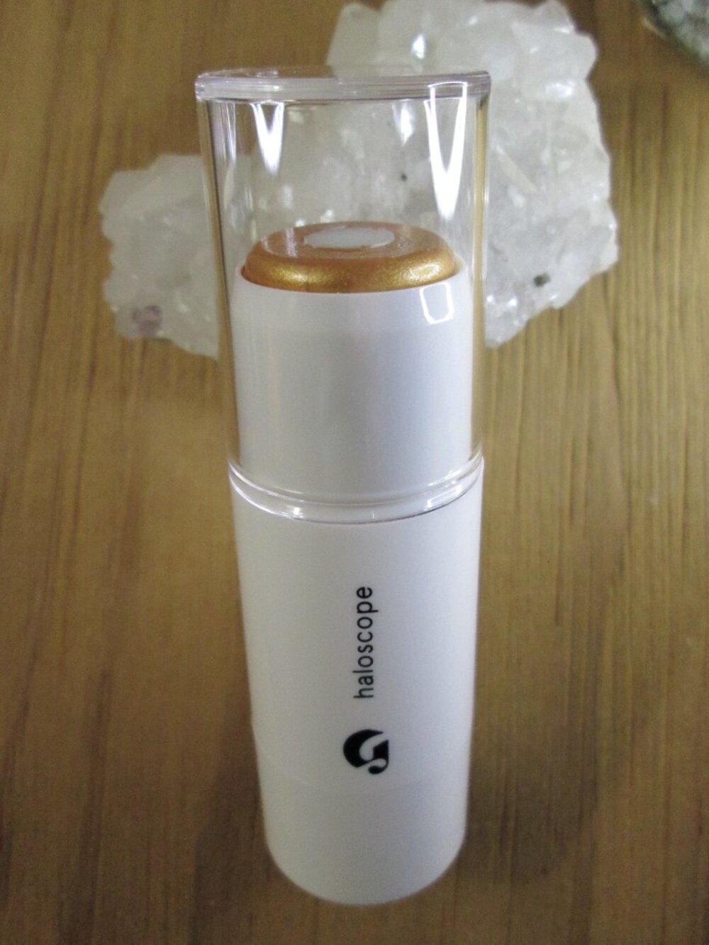 Glossier haloscope highlighter in Topaz